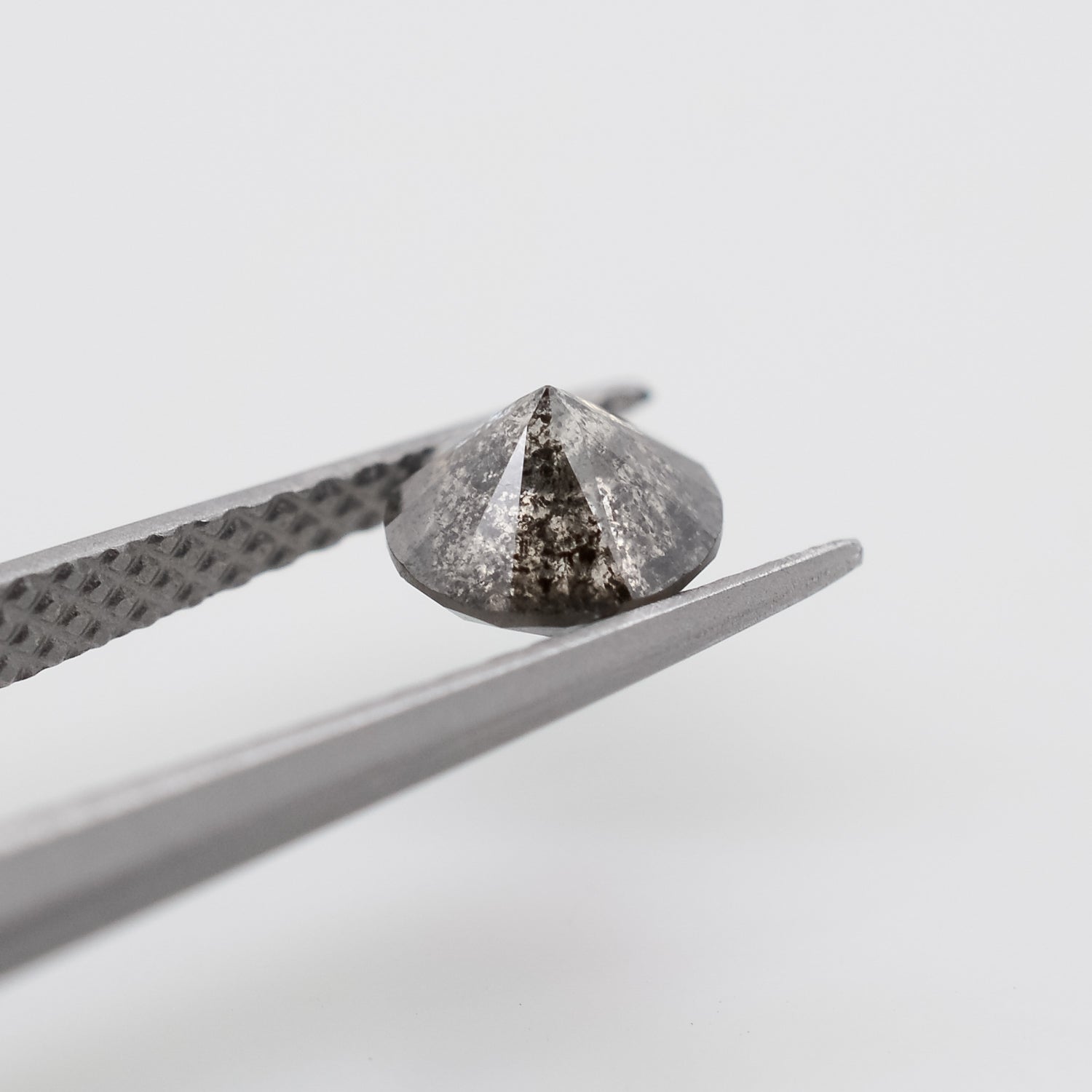 0.67ct Round Brilliant Cut Loose Salt & Pepper Diamond - Malleable Jewellers