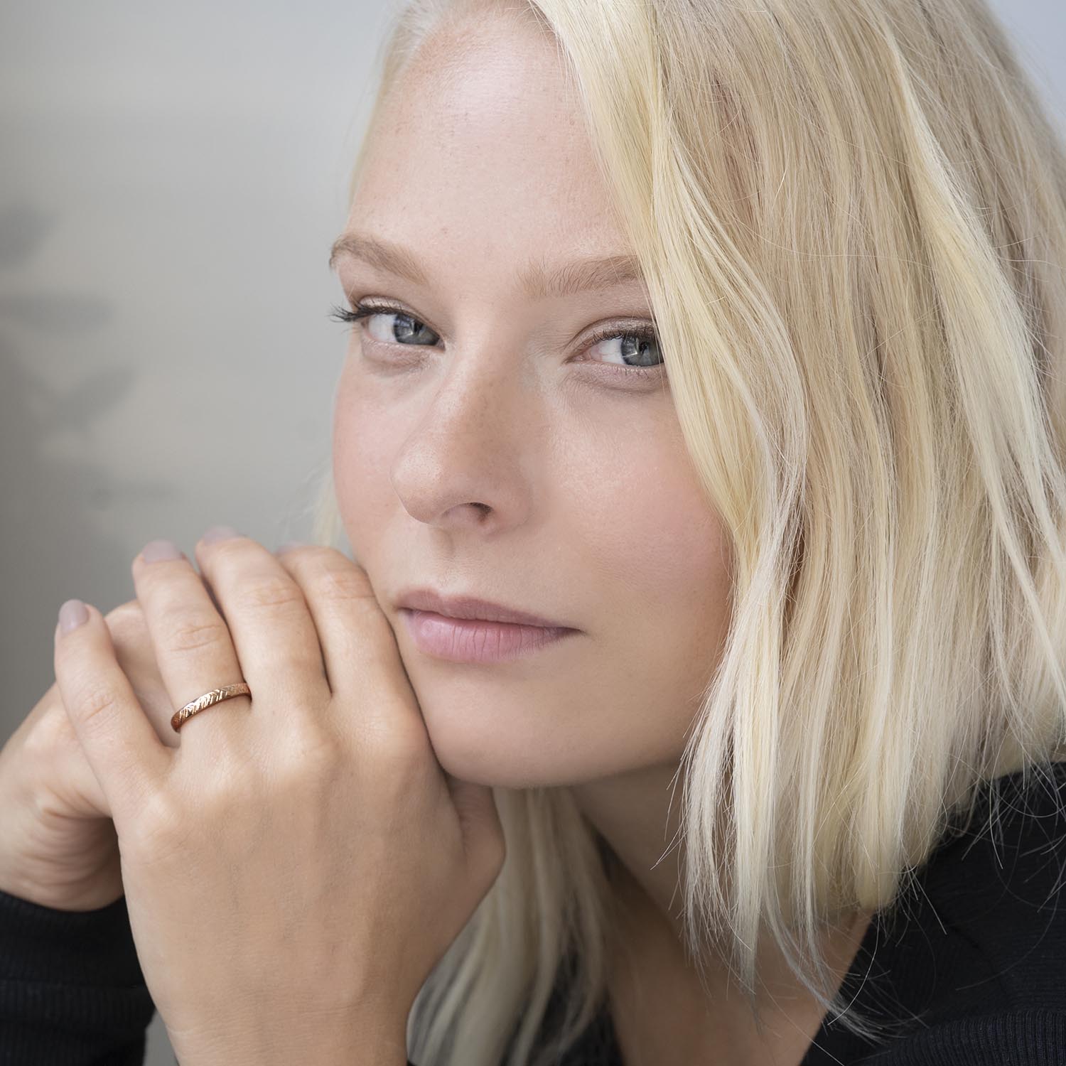 Cross - Hatched Ring in Rose Gold - Malleable Jewellers