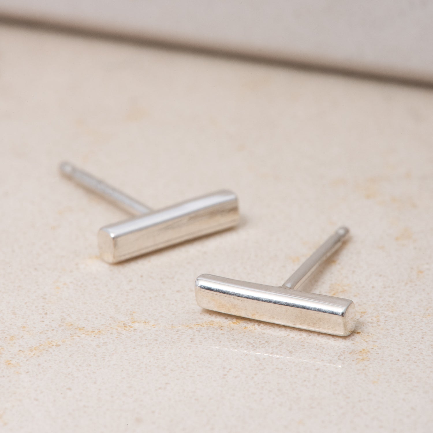 Rectangular Studs In White Gold - Malleable Jewellers