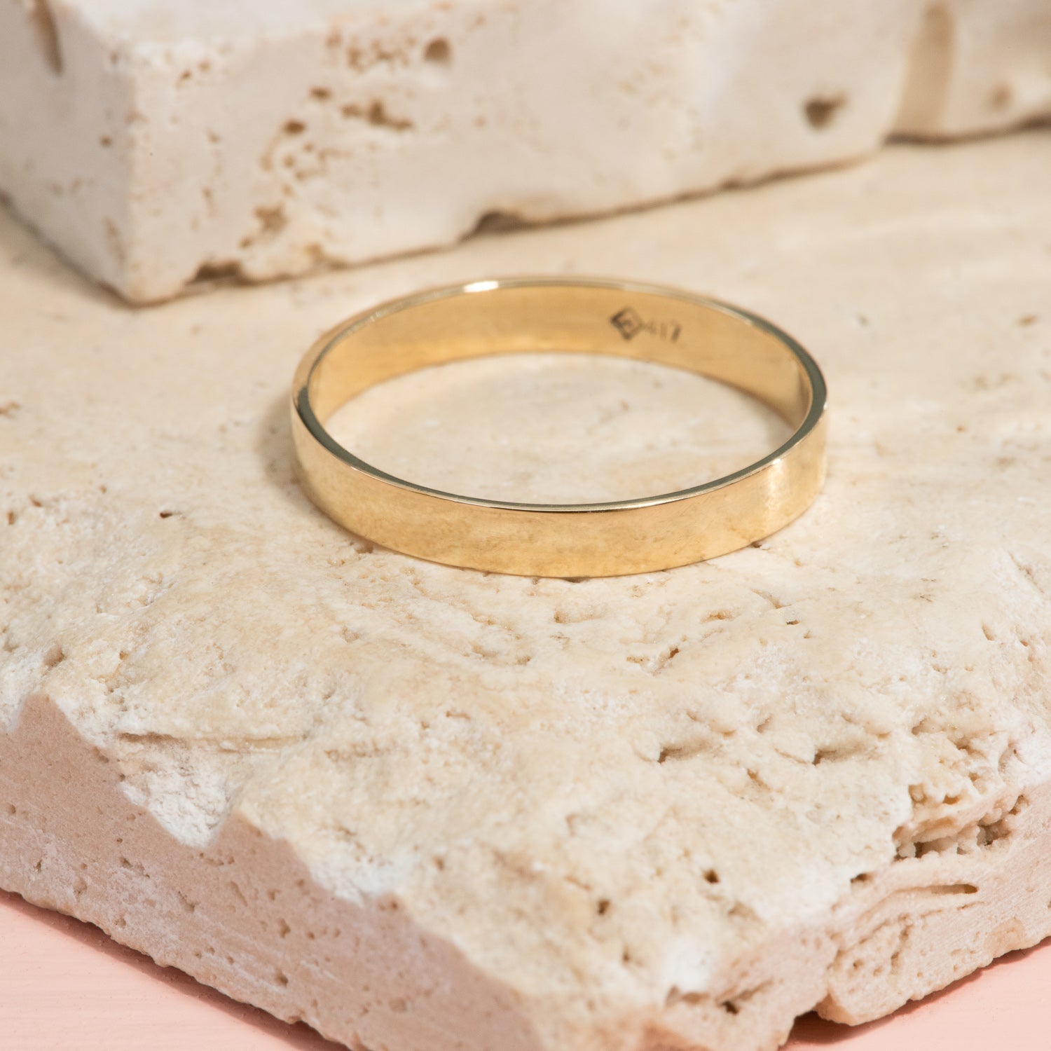 Flat Band in Yellow Gold - Malleable Jewellers