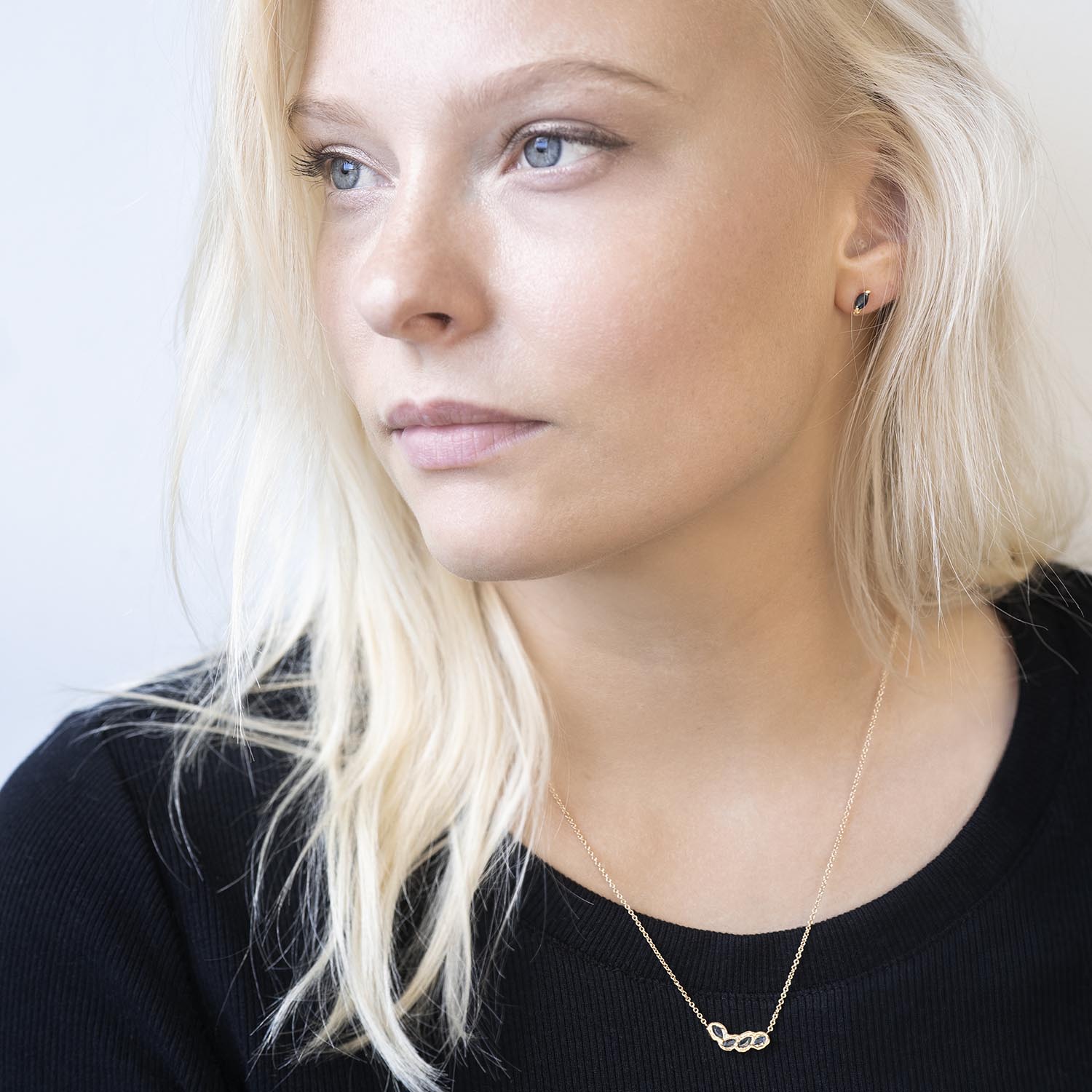 Kimberlite Blue Sapphire Necklace in Yellow Gold - Malleable Jewellers