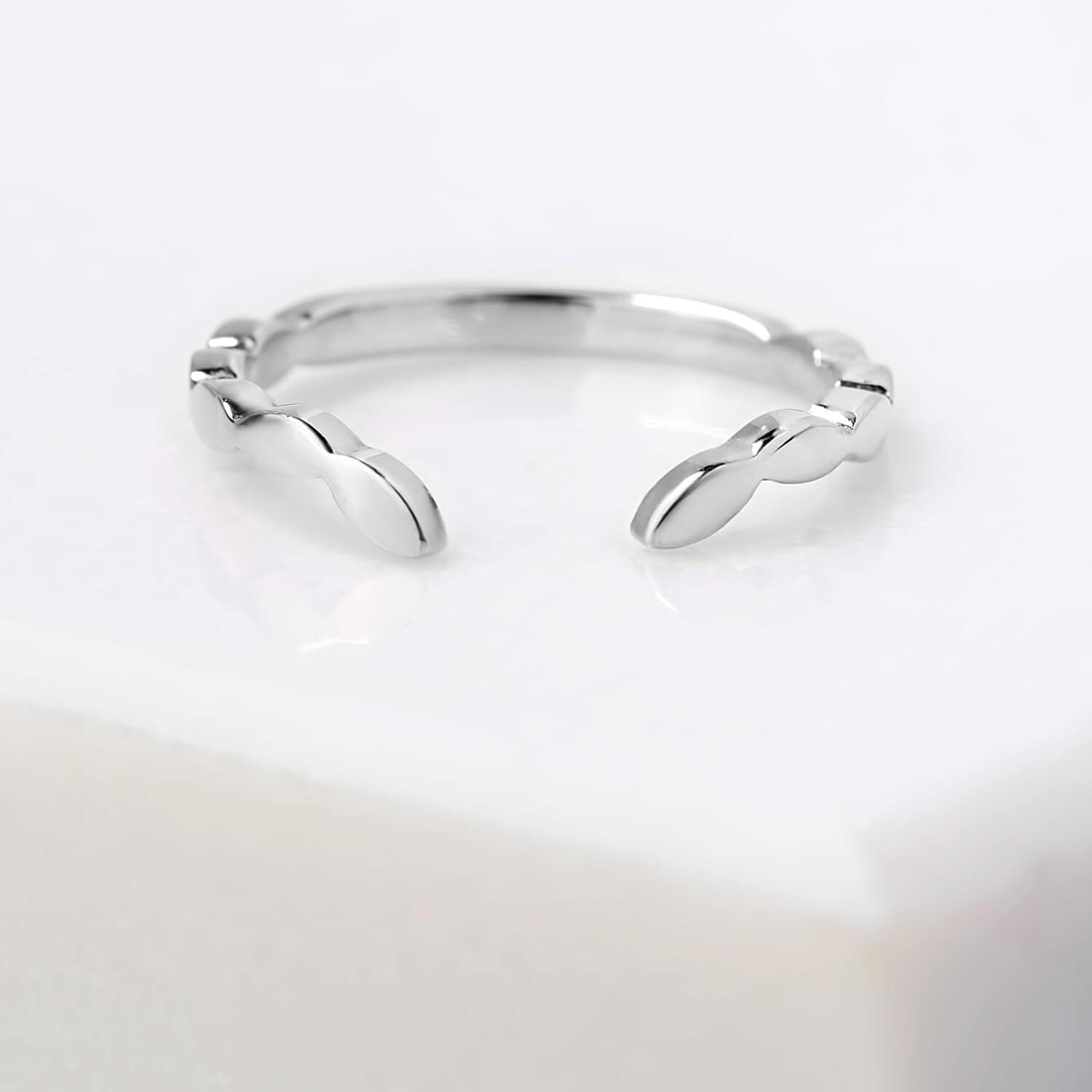 Leaf Chevron Ring in White Gold - Malleable Jewellers