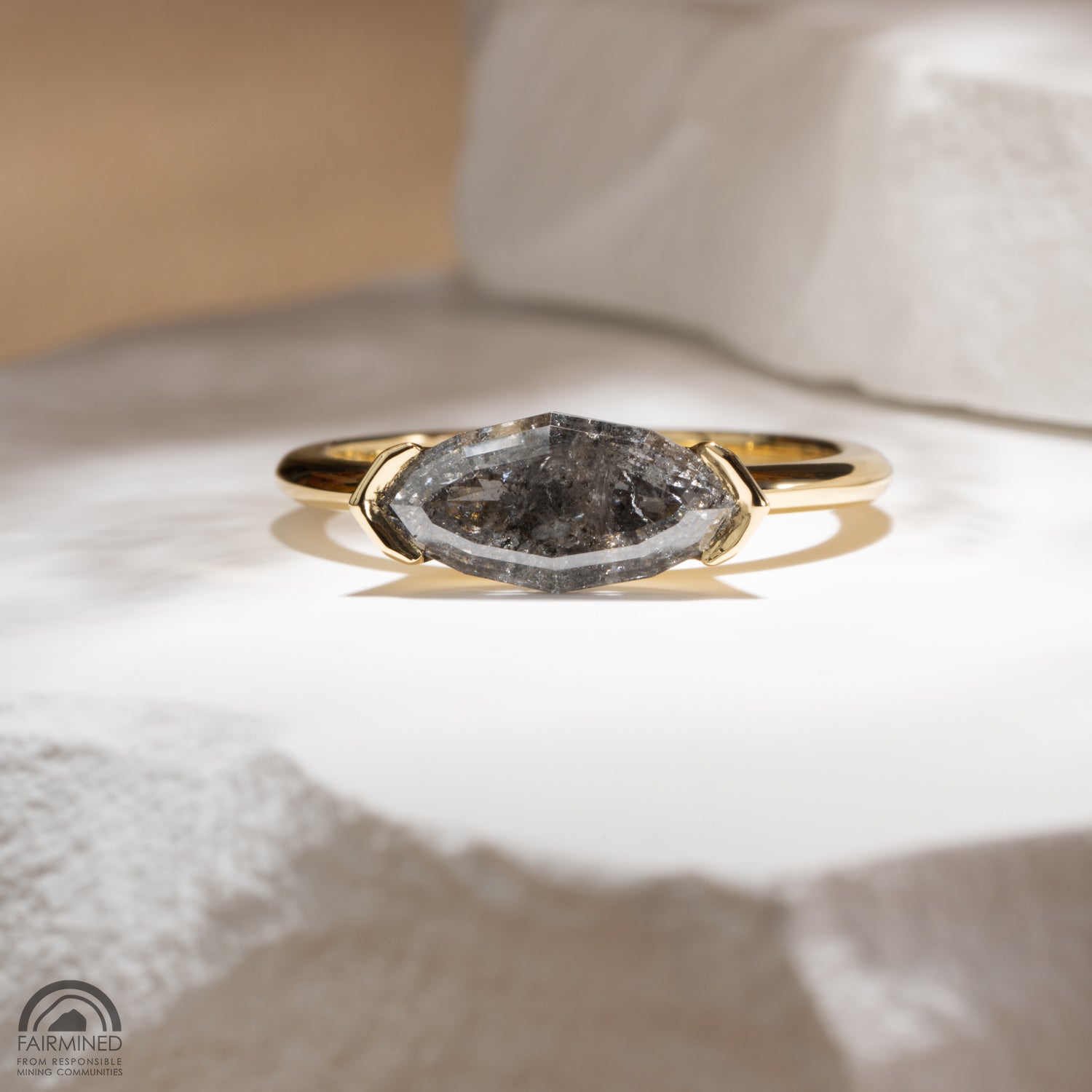 Salt & Pepper Plateau Solitaire - Malleable
