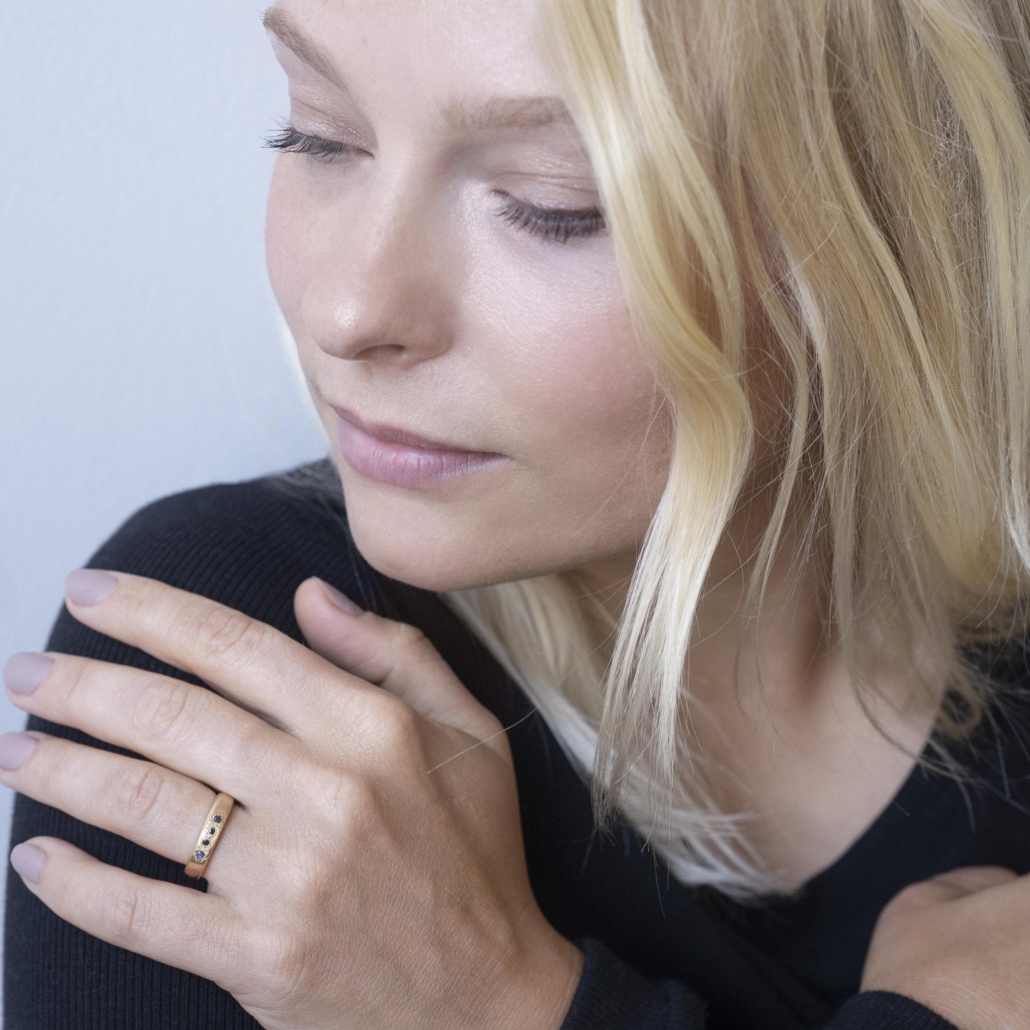 Sapphire Signet Ring in Yellow Gold - Malleable Jewellers