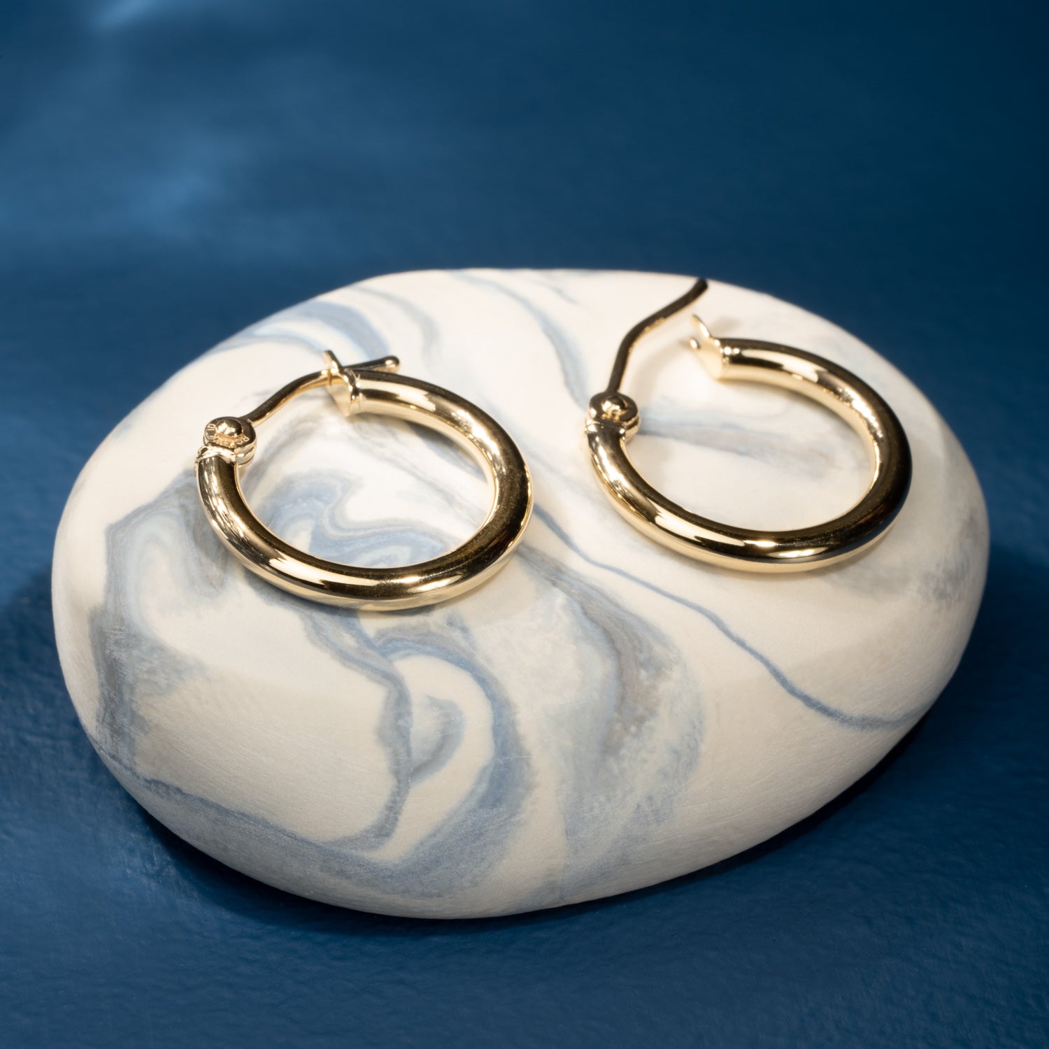 Small Lever Back Hoops in Yellow Gold - Malleable Jewellers