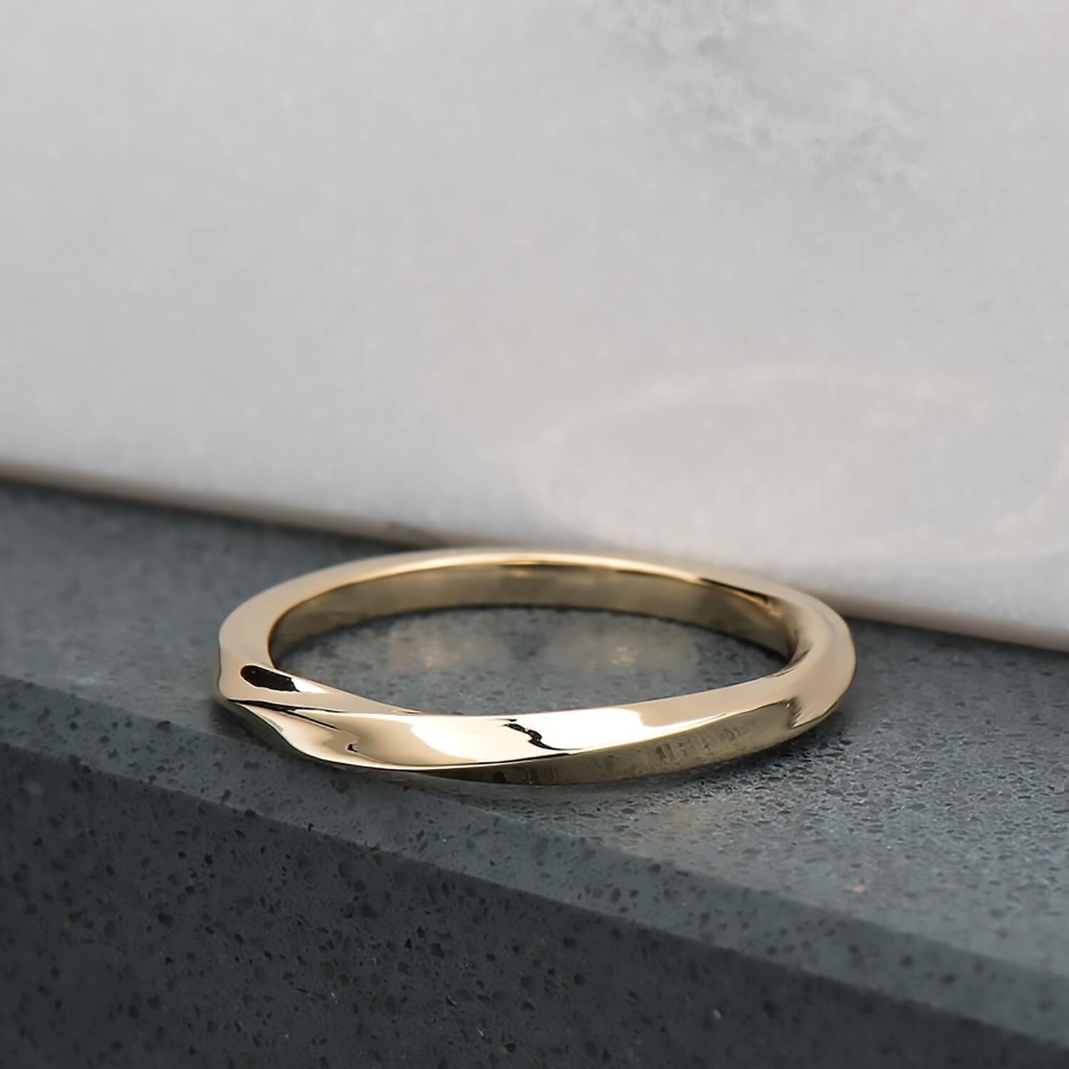 Twist Ring in Yellow Gold - Malleable Jewellers