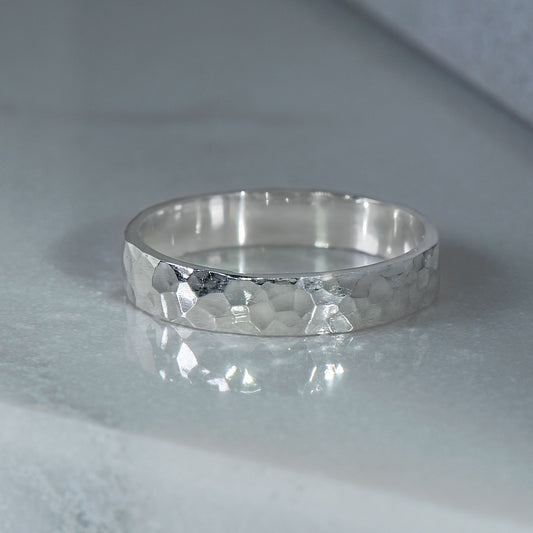 Hammer Finished Band Ring in White Gold